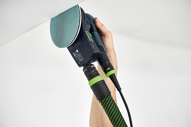 Hjørneslibning med slibemaskine og slibenet