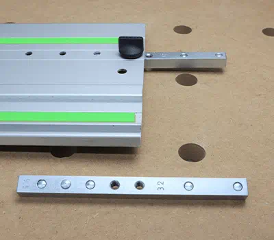 Fastgørelse af længdeanslag