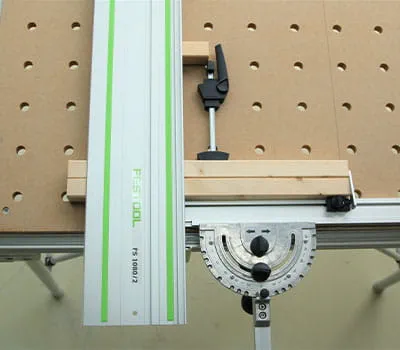 På arbejdsbordet kan der arbejdes med anslag