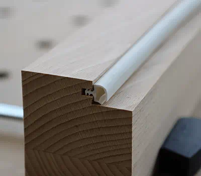 Anbringelse af dørtætning