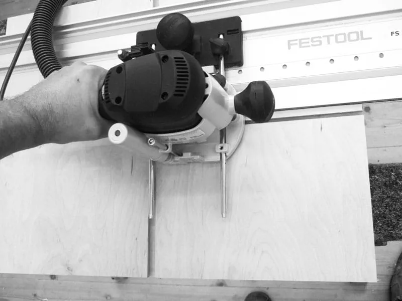 Fræsning af T-noter i krydsfinerplade