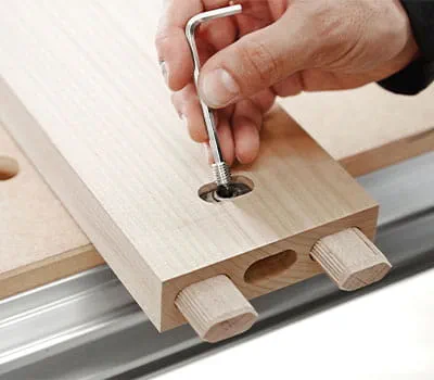 Isætning af gevindskrue