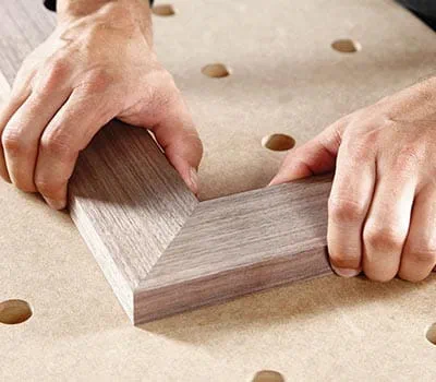 Sæt derefter rammelisterne sammen