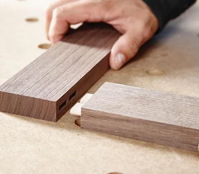 Udfør fræsningerne for alle fire rammelister analogt med denne procedure