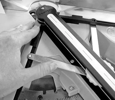 Overføring af vinkel til afkortersaven