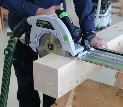 Kort stolpeenderne af ved brug af savskinnen og HK 85