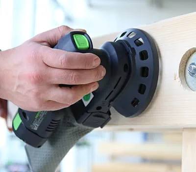 Monter de forberedte tænger med tilsvarende borehuller