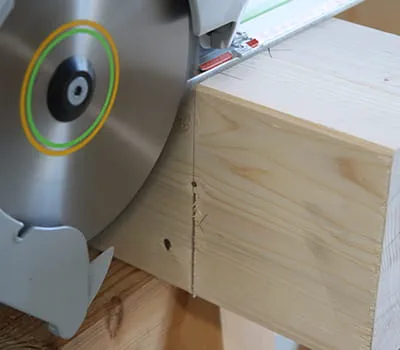 Vend stolpen, og lav det andet snit