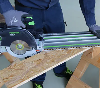 Tilskæring af skabelonen