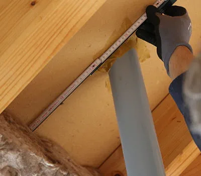 Mål restmålet til rørmidten.