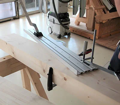 fastgørelse af føringsskinnen