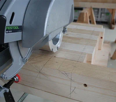 Montering af saddelhakhoved