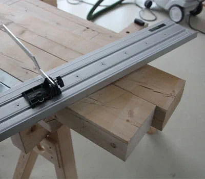 Tilskæring af tagskægget på gratspærene