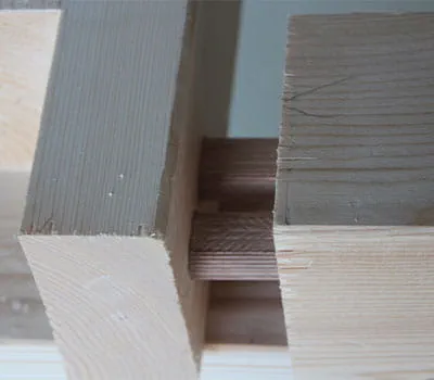 Samling af stolper og remme