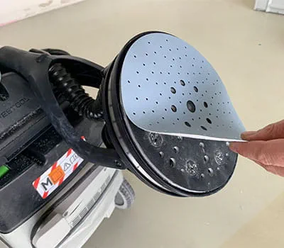 Påsætning af passende slibepapir