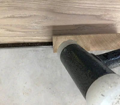 Bank efter med hammer