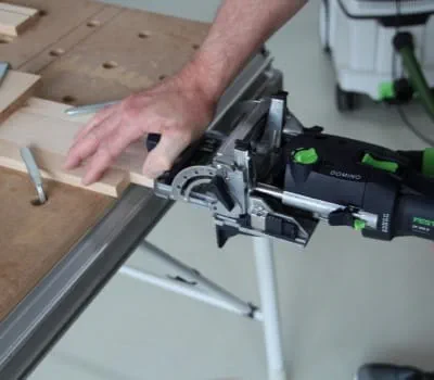 Samling af delene med Domino