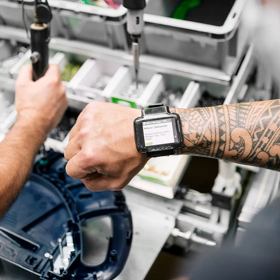 Smartwatches advarer om forstyrrelser eller fejl i produktionslinjen.