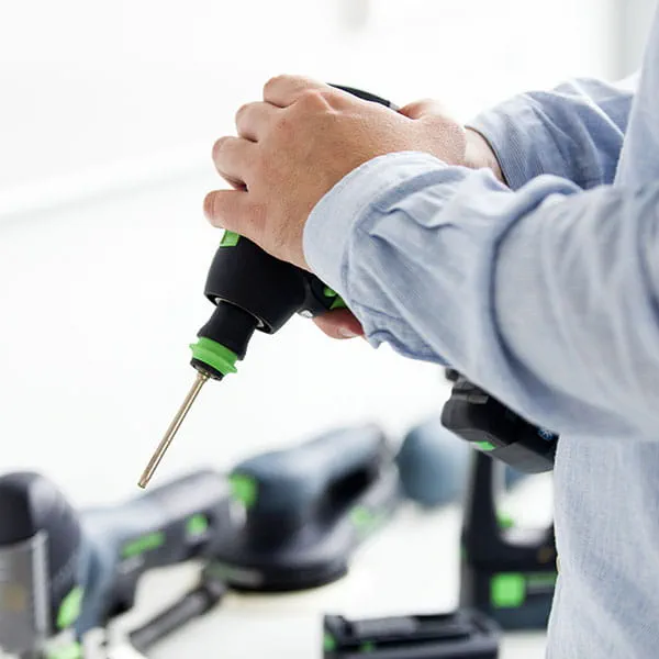 Produktdesigneren tester Festool-produkternes form og håndtering