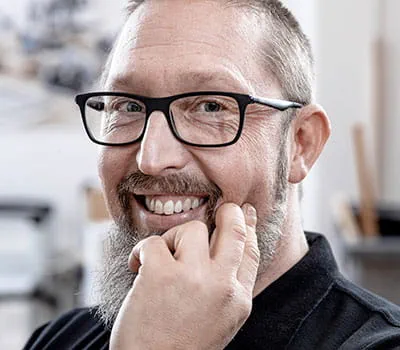 Håndværkeren Johannes Feldhoff med en skæreskade