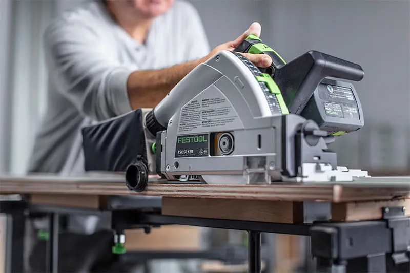 Festool dyksaven TSC 55 K med ny savklinge i aktion