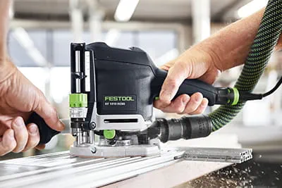 Overfræseren OF 1010 R med spånfanger