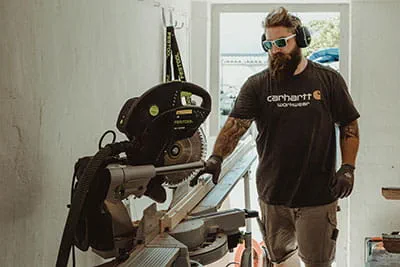 Festool kap-/geringssav KAPEX KS 120 i brug på byggepladsen