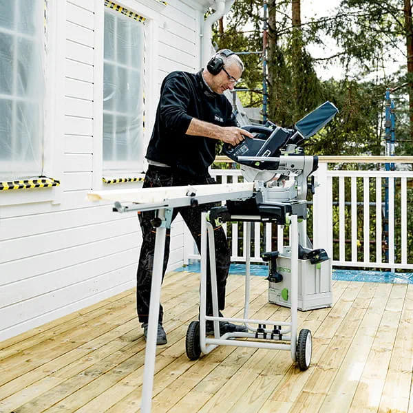 Den nye KSC 60 fra Festool i brug ved byggeri af et svensk træhus