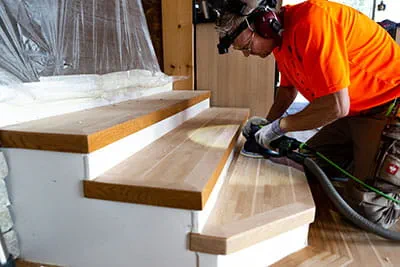 Parketstykkerne slibes over med Festool excentersliberen