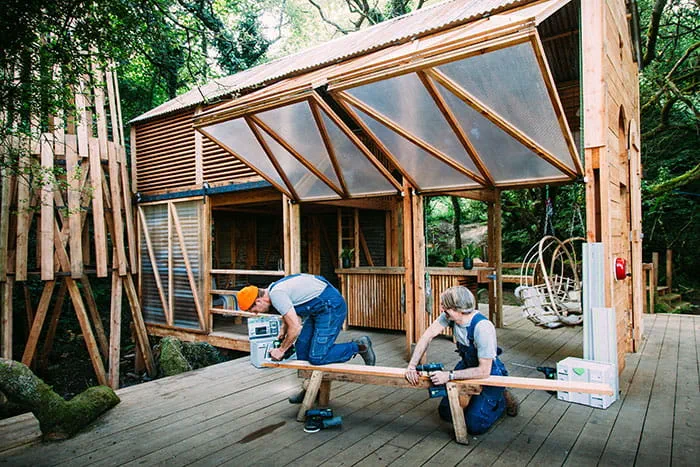 Bearbejdning af overfladen med Festool akku-værktøjet