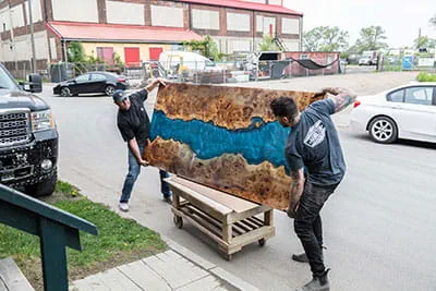 Et færdigt "River table" fra Rustic Designs by Rich
