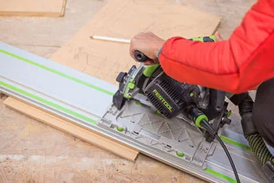 Træstykker saves til med Festool rund- og dyksaven