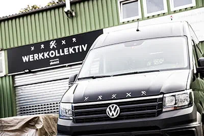 Deres firmabil med ikoner set forfra.
