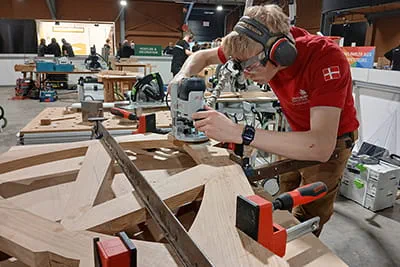 Lukas Sørensen arbejder på sit emne