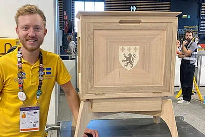 Daniel Löwing med sit arbejdsemne ved WorldSkills 2024